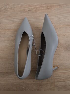 H&M Pointed Toe Kitten Heel Pumps - Light Gray